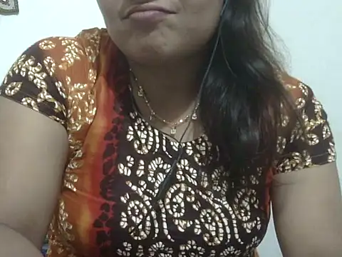 shekira99 online show from April 6, 2026, 3:46 pm