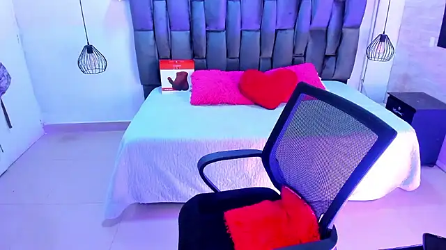 lucia vonne  online show from January 13, 2026, 8:47 pm