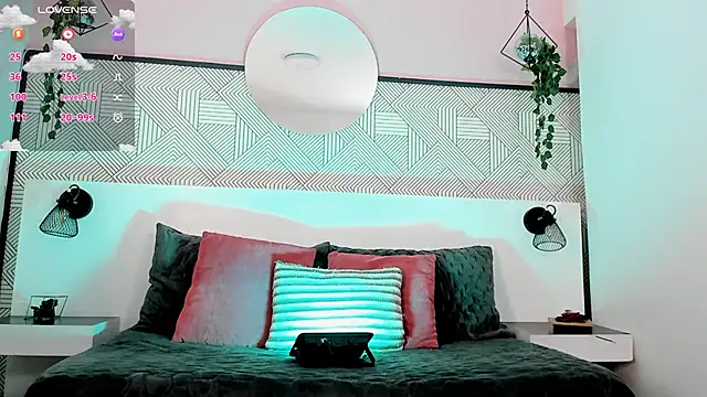 CoralineRicce  online show from December 17, 2024, 10:43 pm