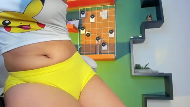 CoralineRicce  online show from February 5, 2025, 11:06 pm