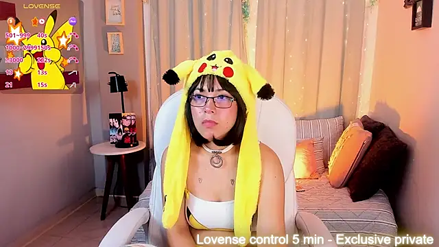 CoralineRicce  online show from February 6, 2025, 5:14 am