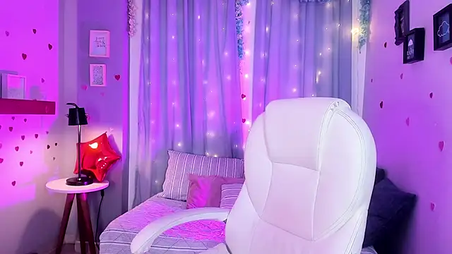 CoralineRicce  online show from March 23, 2025, 5:32 am