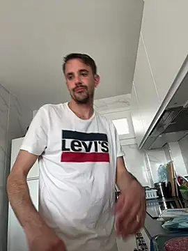 julian333 online show from March 19, 2025, 2:02 pm