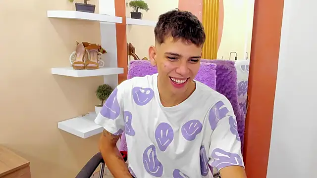 Snapshot of Jasson_smit chatting on December 18, 2024, 1:34 pm Jasson smit online show from December 18, 2024, 1:34 pm