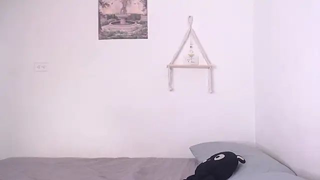 yungelitamor  online show from March 5, 2025, 8:32 am