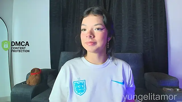 yungelitamor  online show from November 26, 2025, 5:08 am