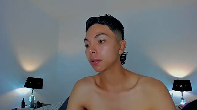 xhenisa  online show from March 10, 2026, 8:58 pm