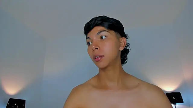 xhenisa  online show from April 10, 2026, 1:44 am