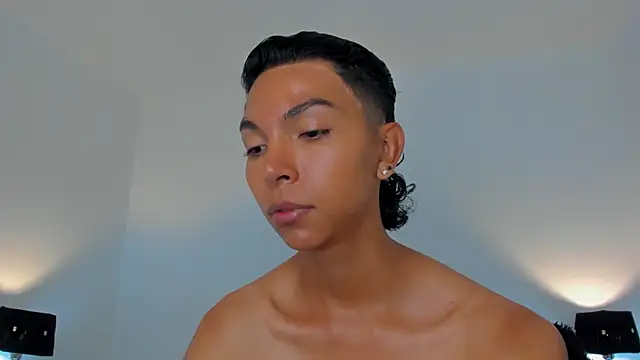 xhenisa  online show from April 29, 2026, 5:30 pm