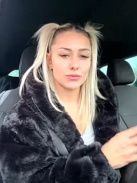 petrouchkaaa  online show from December 2, 2024, 10:50 am