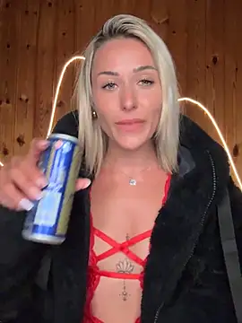 Snapshot of petrouchkaaa_ chatting on April 19, 2026, 7:16 pm petrouchkaaa online show from April 19, 2026, 7:16 pm
