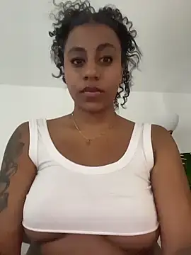 charlotteeruss online show from April 3, 2026, 8:07 pm