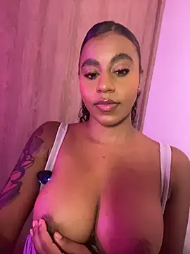 Snapshot of charlotteeruss chatting on July 7, 2026, 11:31 pm charlotteeruss online show from July 7, 2026, 11:31 pm