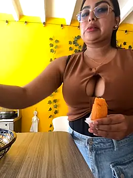 Snapshot of NatashaBrown12 chatting on October 1, 2025, 8:59 pm NatashaBrown12 online show from October 1, 2025, 8:59 pm