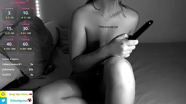 Snapshot of PetiteAngel666 chatting on February 6, 2025, 6:08 am PetiteAngel666 online show from February 6, 2025, 6:08 am