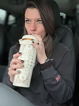 LadyLena1 online show from January 4, 2025, 4:32 pm