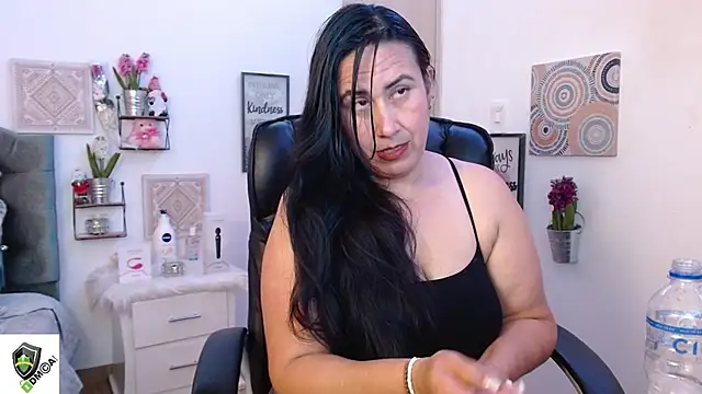 amalia brunette online show from December 30, 2024, 11:17 pm