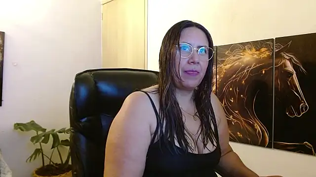 amalia brunette online show from March 18, 2026, 7:33 am