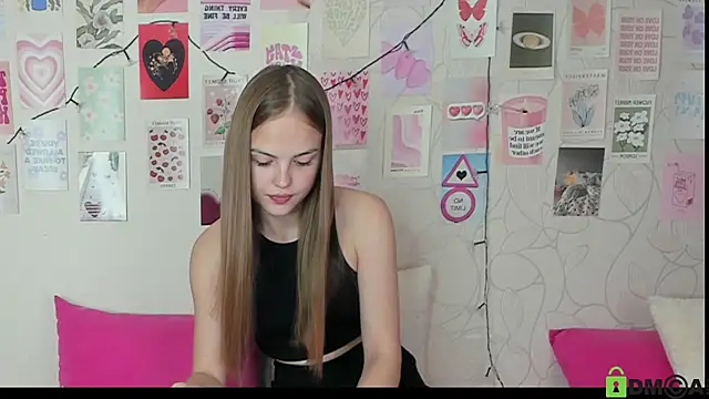 Snapshot of little_radiant_sun chatting on October 19, 2025, 6:47 am little radiant sun online show from October 19, 2025, 6:47 am