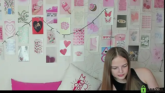 Snapshot of little_radiant_sun chatting on October 31, 2025, 9:32 am little radiant sun online show from October 31, 2025, 9:32 am