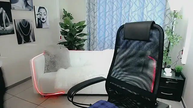 Snapshot of Favorite_0 chatting on September 12, 2025, 1:11 pm Favorite 0 online show from September 12, 2025, 1:11 pm