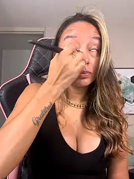 DianaHopson online show from October 2, 2025, 11:06 am