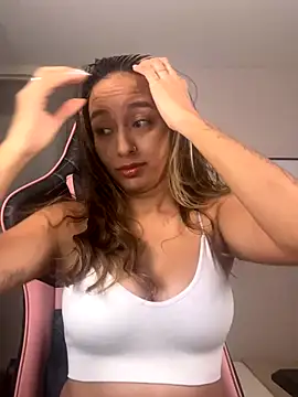 DianaHopson online show from October 3, 2025, 11:35 pm