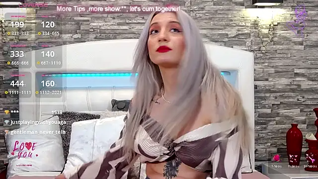 Snapshot of Ella_Charm chatting on January 19, 2025, 1:10 am Ella Charm online show from January 19, 2025, 1:10 am