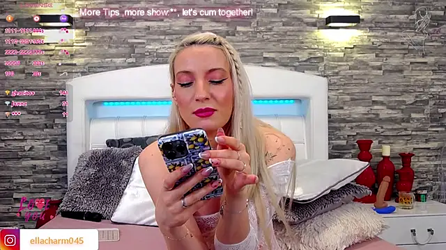 Snapshot of Ella_Charm chatting on February 23, 2025, 2:18 am Ella Charm online show from February 23, 2025, 2:18 am