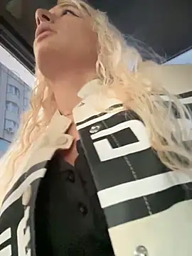 Snapshot of Ella_Charm chatting on September 12, 2025, 4:07 pm Ella Charm online show from September 12, 2025, 4:07 pm