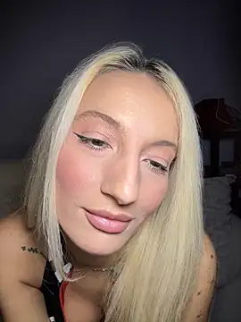 Snapshot of Ella_Charm chatting on September 28, 2025, 4:12 pm Ella Charm online show from September 28, 2025, 4:12 pm