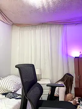 Snapshot of lilian_prada chatting on May 10, 2026, 6:35 pm lilian prada online show from May 10, 2026, 6:35 pm