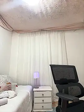 Snapshot of lilian_prada chatting on May 12, 2026, 6:05 pm lilian prada online show from May 12, 2026, 6:05 pm