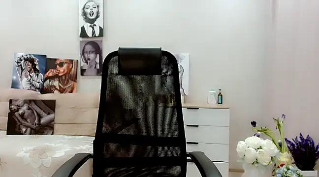 Snapshot of EveLove33 chatting on March 14, 2025, 6:50 pm EveLove33 online show from March 14, 2025, 6:50 pm