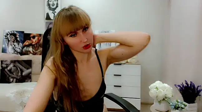 Snapshot of EveLove33 chatting on March 15, 2025, 5:15 pm EveLove33 online show from March 15, 2025, 5:15 pm