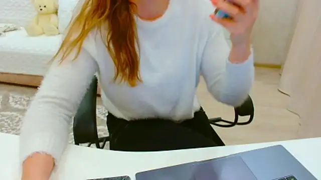 EveLove33 online show from February 13, 2026, 4:58 pm