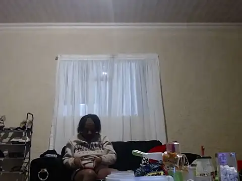 Snapshot of Sister2033 chatting on May 18, 2026, 4:24 pm Sister2033 online show from May 18, 2026, 4:24 pm