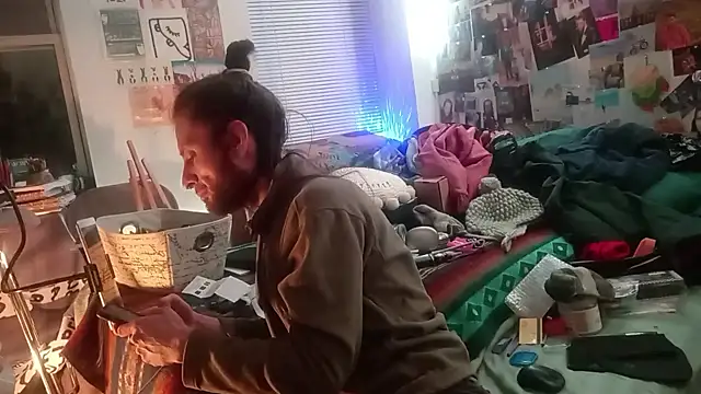 Snapshot of DownstairsSky chatting on January 11, 2025, 1:06 am DownstairsSky online show from January 11, 2025, 1:06 am