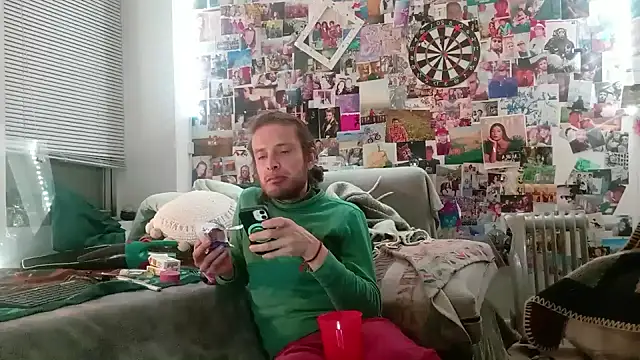 Snapshot of DownstairsSky chatting on January 31, 2025, 11:56 pm DownstairsSky online show from January 31, 2025, 11:56 pm