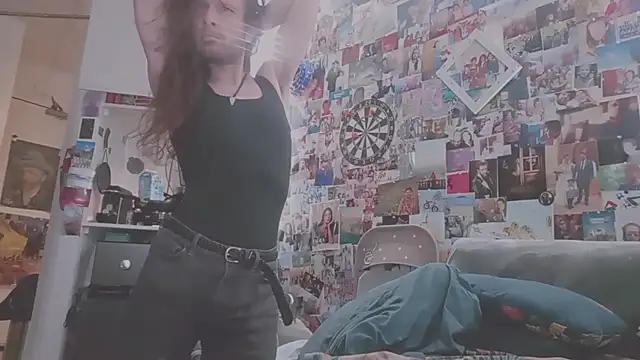 Snapshot of DownstairsSky chatting on February 26, 2025, 3:10 am DownstairsSky online show from February 26, 2025, 3:10 am