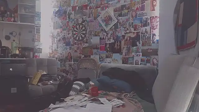 Snapshot of DownstairsSky chatting on February 28, 2025, 10:09 am DownstairsSky online show from February 28, 2025, 10:09 am