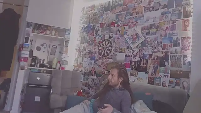 Snapshot of DownstairsSky chatting on March 1, 2025, 4:11 pm DownstairsSky online show from March 1, 2025, 4:11 pm