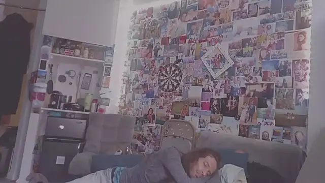 Snapshot of DownstairsSky chatting on March 1, 2025, 7:15 pm DownstairsSky online show from March 1, 2025, 7:15 pm