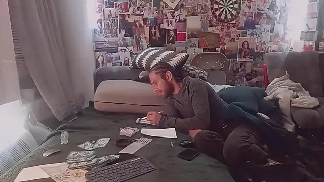 Snapshot of DownstairsSky chatting on March 13, 2025, 6:05 am DownstairsSky online show from March 13, 2025, 6:05 am