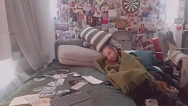 Snapshot of DownstairsSky chatting on March 13, 2025, 9:10 am DownstairsSky online show from March 13, 2025, 9:10 am