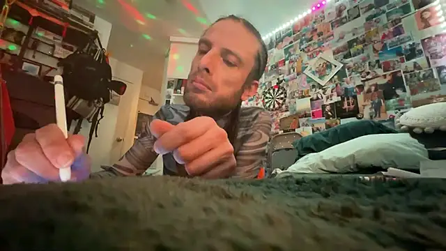 Snapshot of DownstairsSky chatting on March 16, 2025, 11:47 pm DownstairsSky online show from March 16, 2025, 11:47 pm