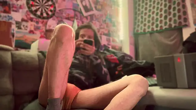 Snapshot of DownstairsSky chatting on February 1, 2026, 6:56 am DownstairsSky online show from February 1, 2026, 6:56 am