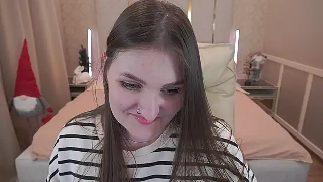 EmmyCharmm online show from December 22, 2024, 1:00 pm