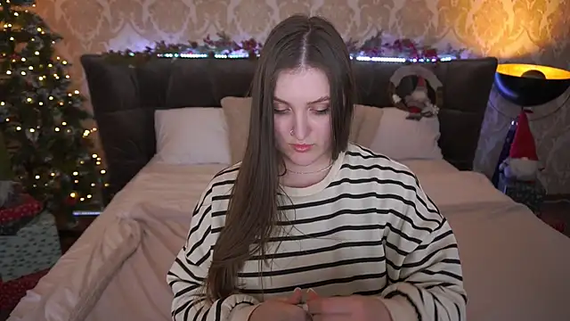 EmmyCharmm online show from December 23, 2024, 12:52 pm