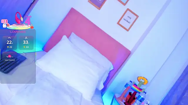 Snapshot of samantha_x_s chatting on October 22, 2025, 8:30 pm samantha x s online show from October 22, 2025, 8:30 pm